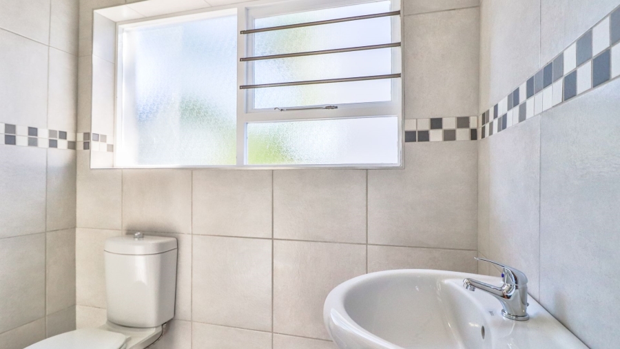To Let 3 Bedroom Property for Rent in Dana Bay Western Cape
